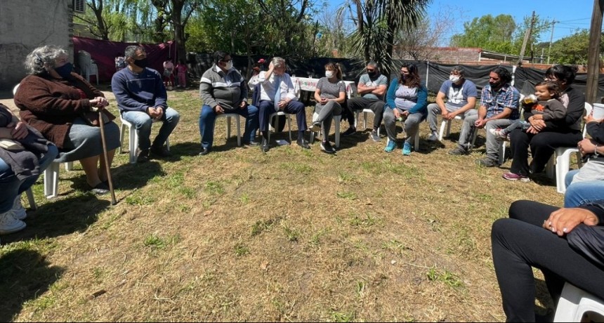 Merlo: El Presidente Alberto Fernández, visitó vecinos acompañado por Gustavo Menéndez