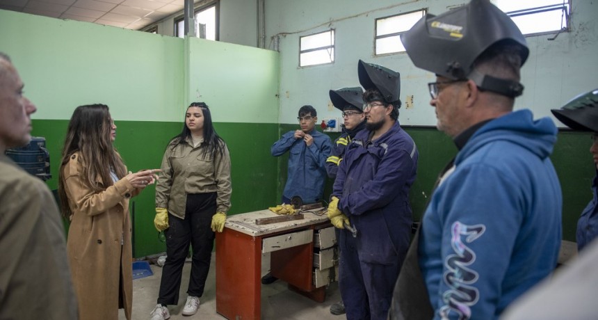 Campana: Decenas de vecinos se capacitan gratis en soldadura