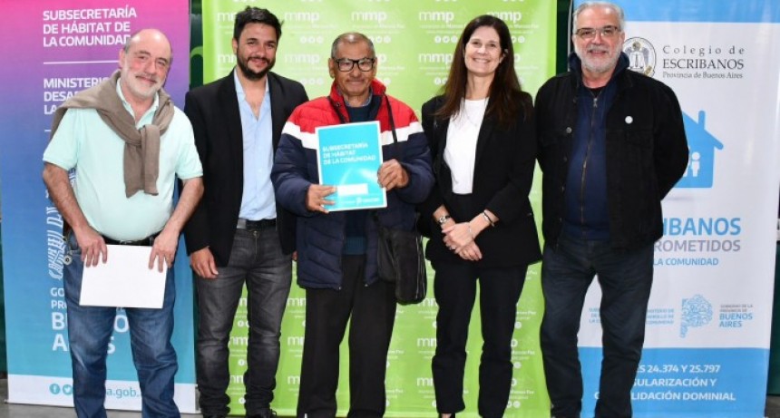 La Provincia entregó escrituras a familias de Marcos Paz