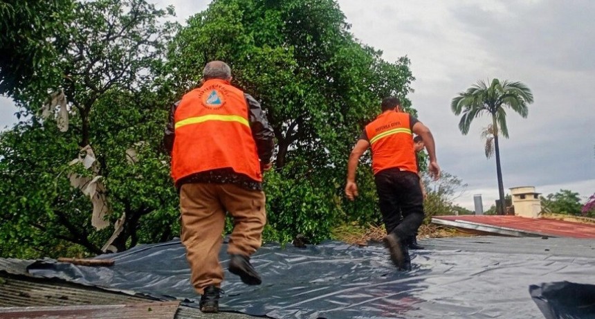 Misiones: La Provincia y Municipio trabajan en la asistencia a casi 500 familias y la recuperaci&oacute;n de las zonas afectadas por las tormentas