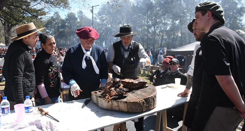 Chivilcoy: Una multitud disfrut&oacute; de la 5&ordf; Fiesta del Asado Criollo de Moquehu&aacute;