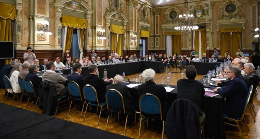 Kicillof encabez&oacute; el 2&deg; Encuentro de Pol&iacute;tica Nuclear y Soberan&iacute;a Energ&eacute;tica