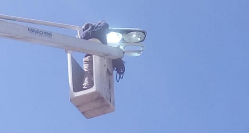 Merlo: Reparación de luminarias en los accesos 