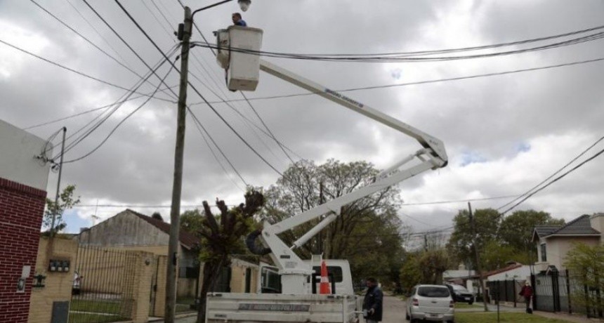 Alte. Brown: El municipio avanza con la instalación de miles de luces led 