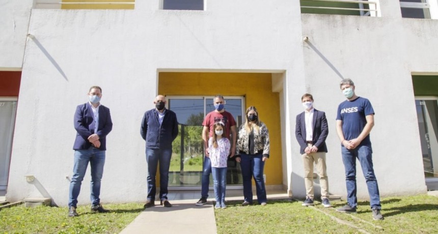 Lincoln: Se entregaron 3 nuevas viviendas del Desarrollo Urbanístico  