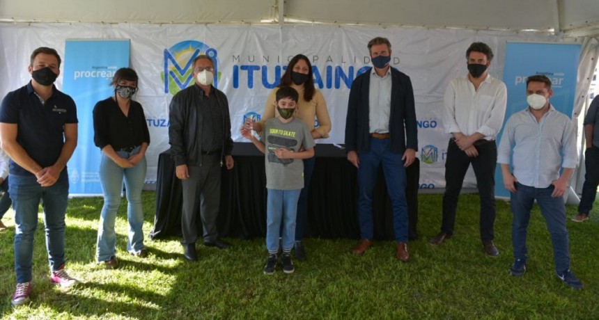 Ituzaingó: Diez familias ya tienen las llaves de su propia casa 