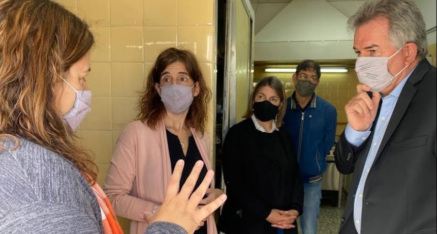 Bah&iacute;a Blanca: El intendente recorri&oacute; obra de refacci&oacute;n ejecutada en la Escuela N&ordm; 25