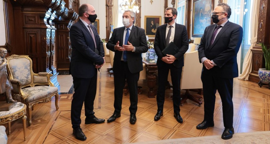 El Presidente recibió en la Casa Rosada a directivos del Grupo Día que confirmaron un plan de inversiones que creará 3.000 puestos de trabajo