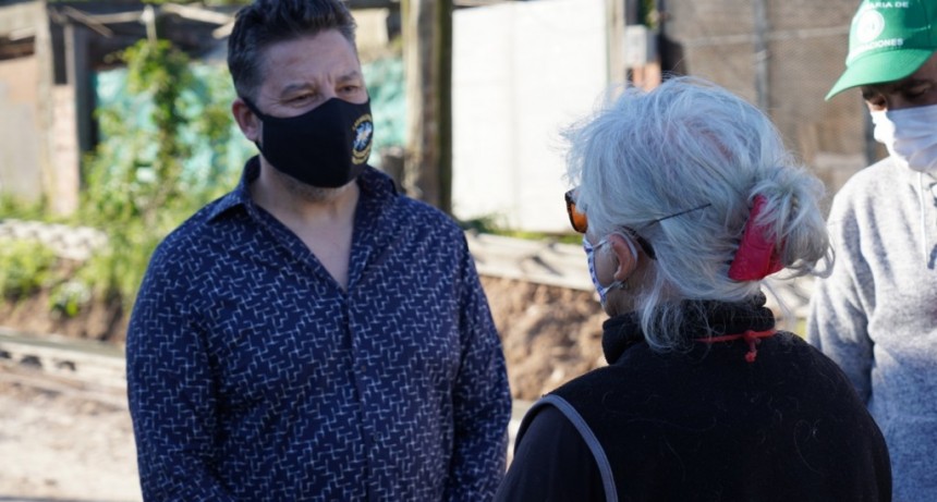 Merlo: Gustavo Menéndez visitó las obras del Barrio Loma Florida 