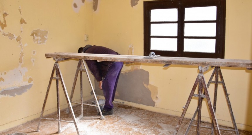 Tres Lomas: Refacciones en el cementerio local 