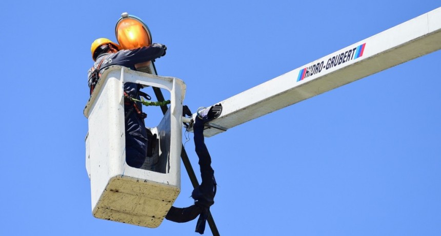 Escobar: La Municipalidad reparó 632 puntos de luz e instaló 33 nuevas columnas con luminarias LED