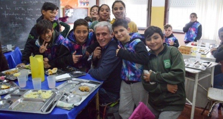 Chascomús: Javier Gastón visitó la escuela municipal N°3  