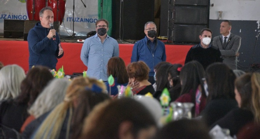 Ituzaingó: Descalzo y Piana participaron del Aniversario N°25 de las Manzaneras  