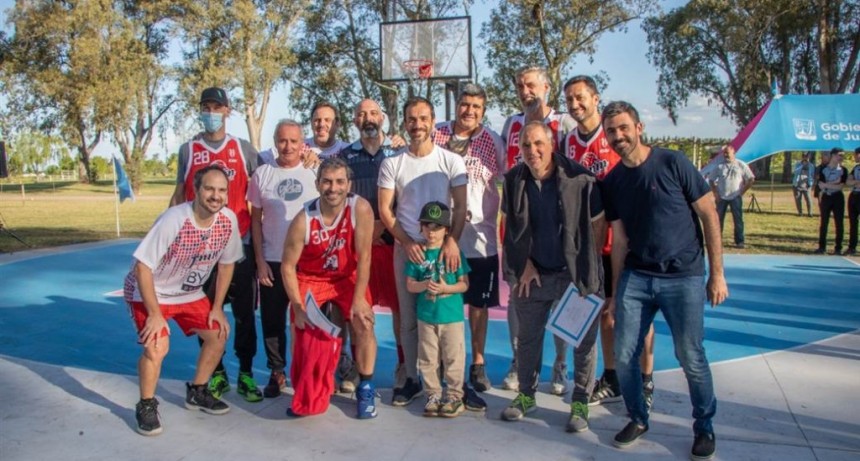 Junín: Petrecca inauguró una cancha de básquet 3x3 en el Parque Borchex