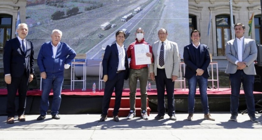 Kicillof encabezó la entrega de escrituras gratuitas para familias de Tres Arroyos