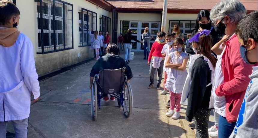 Colón (ER): La Municipalidad visitó escuelas del distrito con un taller sobre inclusión 