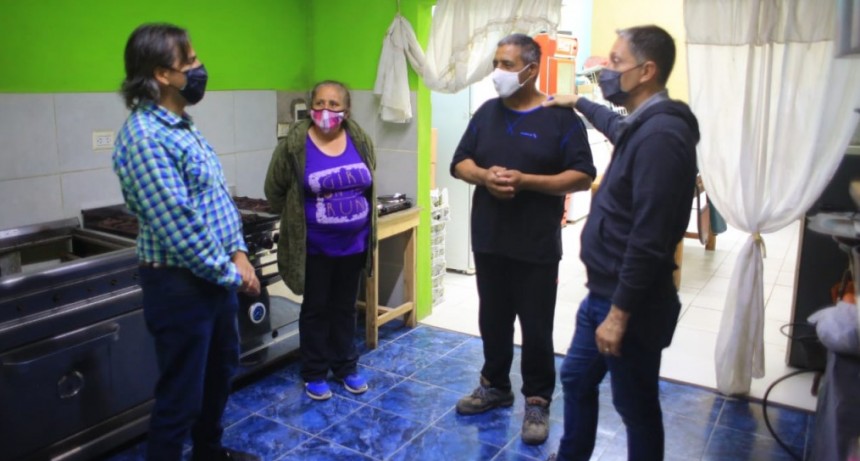 Esteban Echeverría: Fernando Gray recorrió el barrio Santa Lucía de Monte Grande Sur