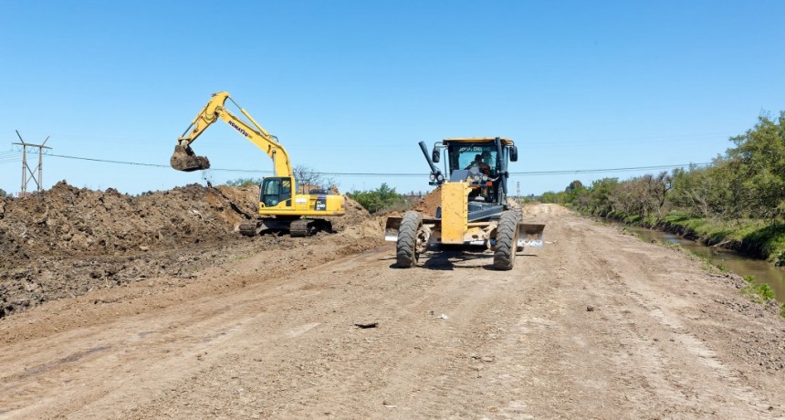 Berazategui: Avanza la limpieza del canal pluvial padre Múgica 