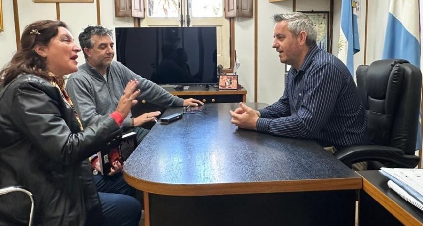 Colón (ER): José Luis Walser recibió a escritores colonenses que representarán a la Argentina en Chile