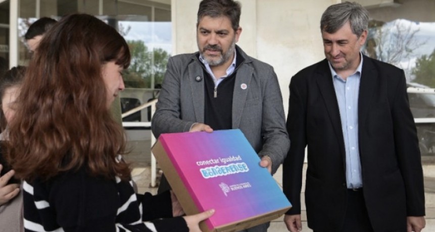 Bianco y Pugnaloni entregaron computadoras de Conectar Igualdad en Hip&oacute;lito Yrigoyen