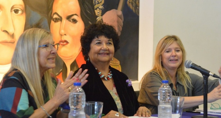 Ituzaingo: Dora Barrancos y Cristina &Aacute;lvarez Rodr&iacute;guez encabezaron la actividad &ldquo;Reflexionamos&rdquo;