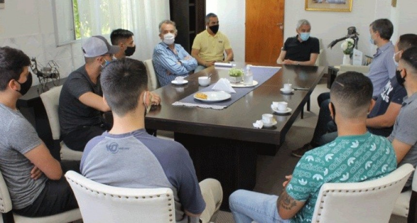 Berisso: Cagliardi recibió a empresarios y a jóvenes que obtuvieron su primer empleo