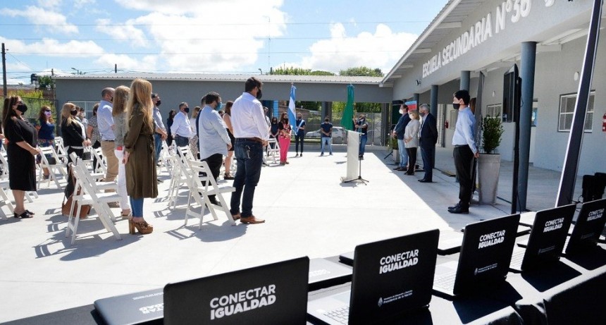 Tigre: Zamora entregó más de 1600 netbooks a alumnos de escuelas de gestión estatal  