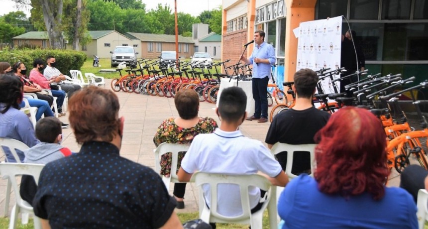 Luján: Leonardo Boto entregó reconocimientos por el Día del Trabajador Municipal