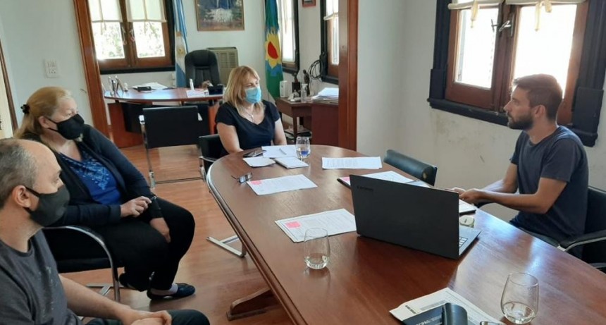 Gral. Arenales: La intendente Erica Revilla, se reunió con parte del equipo de producción