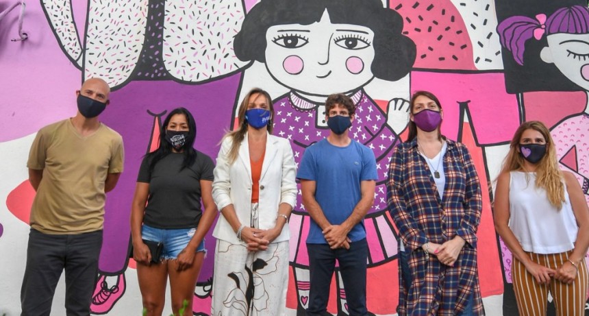Juan Andreotti y Malena Galmarini presentaron un mural para concientizar sobre la violencia hacia la mujer  