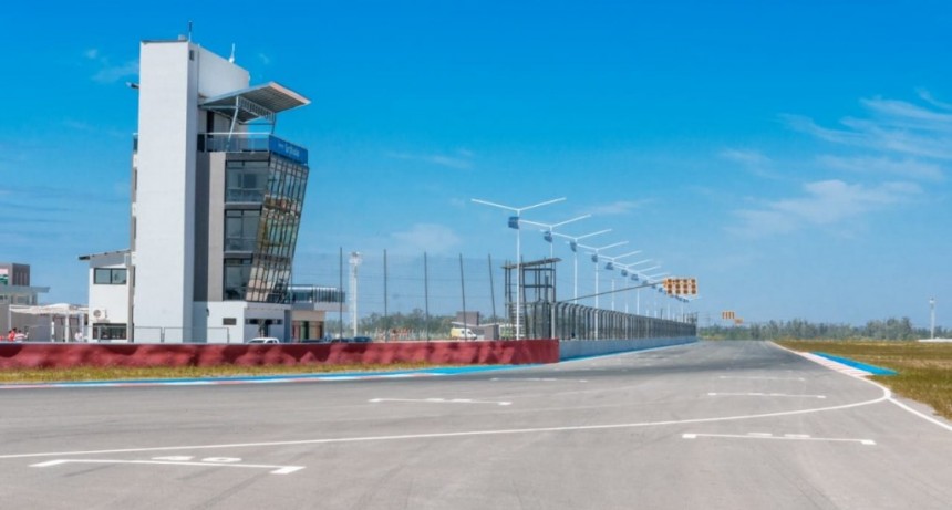 San Nicolás: Entrenamiento de ciclismo y pedestrismo en el autódromo 