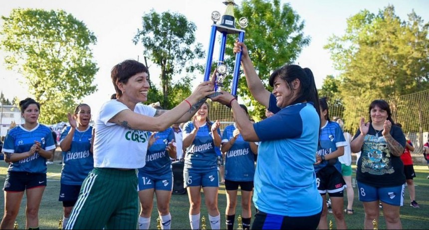 Quilmes: La Intendenta Mendoza presencio la final del Torneo Municipal de Fútbol Femenino 