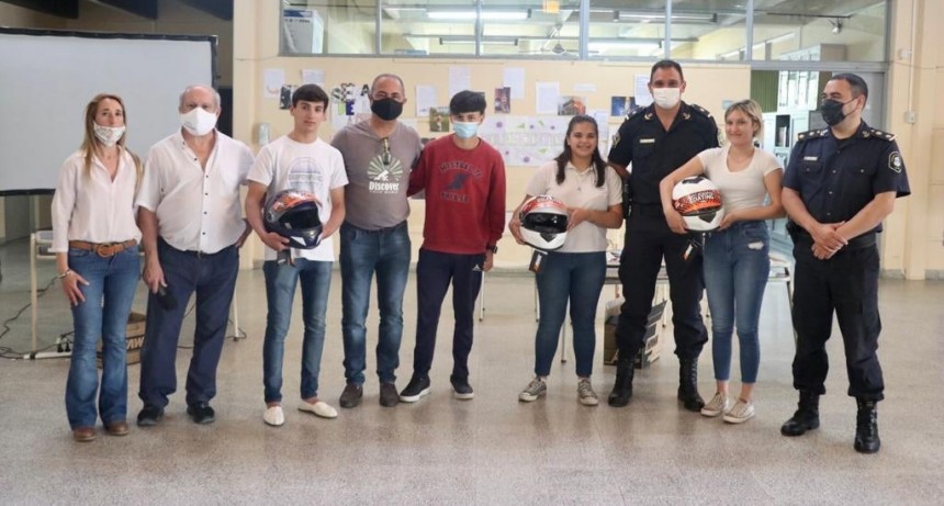 C. de Areco: Charla de Seguridad vial en la escuela de Educación Secundaria N°2