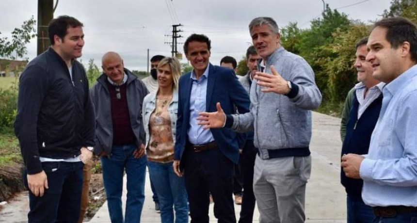 Navarro: El Intendente Diz junto al Ministro Katopodis recorrieron el distrito