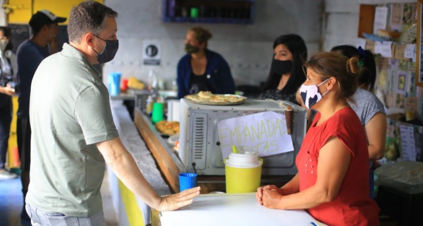 E. Echeverr&iacute;a: Fernando Gray recorri&oacute; el Barrio Mirian de Monte Grande Sur 