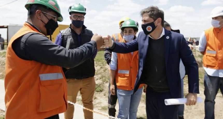 Roque Pérez: Kicillof recorrió los avances de las obras del Río Salado y se reunió con productores locales