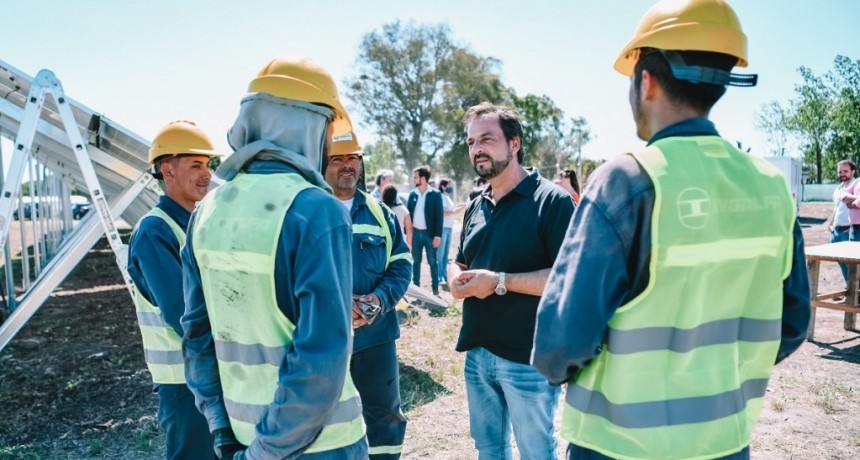 Escobar: Ariel Sujarchuk recorrió la obra de construcción del primer parque solar municipal 