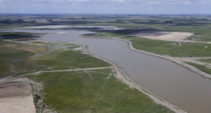 Roque Pérez: Kicillof recorrió las obras del Río Salado y se reunió con productores locales