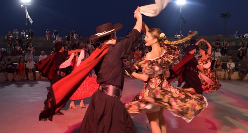 San Fernando: Se realizó una nueva Peña Folklórica en el Parque del Bicentenario