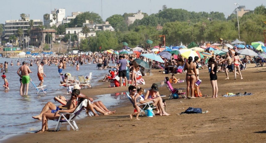 Colón (ER): El Municipio dio por iniciada su temporada de playas y de verano