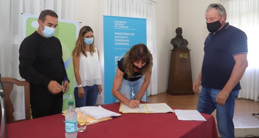 Puan: 91 familias del distrito firmaron sus escrituras