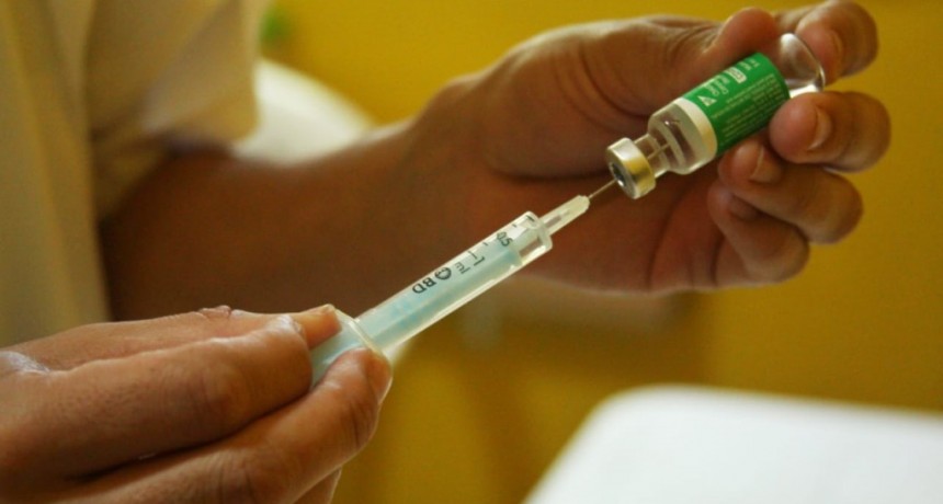 Luján: Comenzó la vacunación con la tercera dosis del personal de salud 