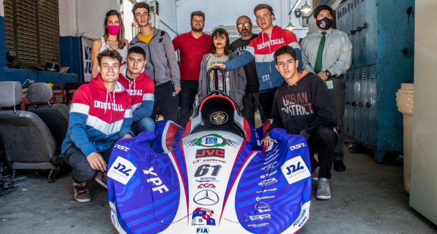 Junín: El Municipio entregó un nuevo subsidio para acompañar a los chicos del Industrial en el Desafío ECO 2021 