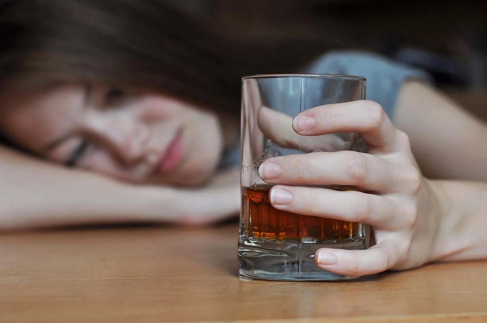 La prevención del alcoholismo en adolescentes y jóvenes