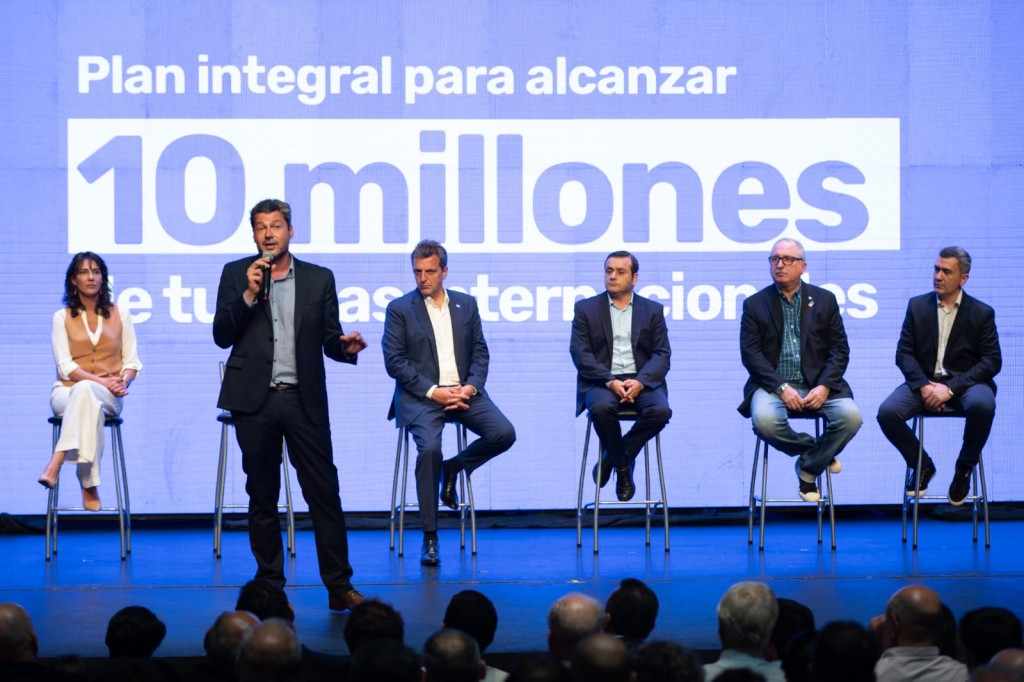 Massa y Lammens expusieron el Plan integral de promoción y desarrollo del turismo internacional