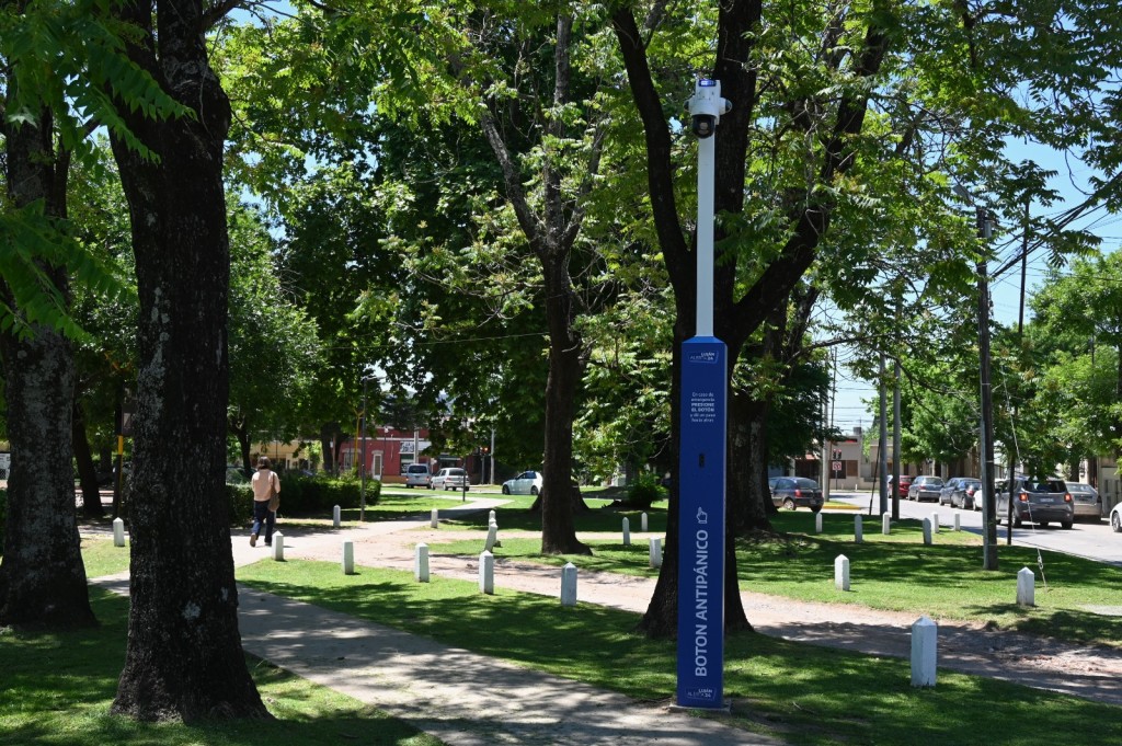 Luján: El Municipio continúa con la instalación de tótems de seguridad en todo el distrito