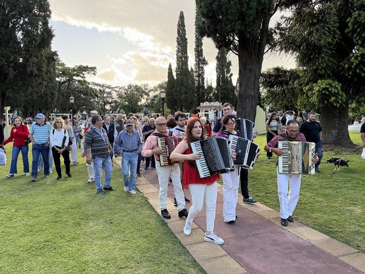 Chivilcoy: Se realizó la Feria Bio y 20° Caminata Musical de Acordeones