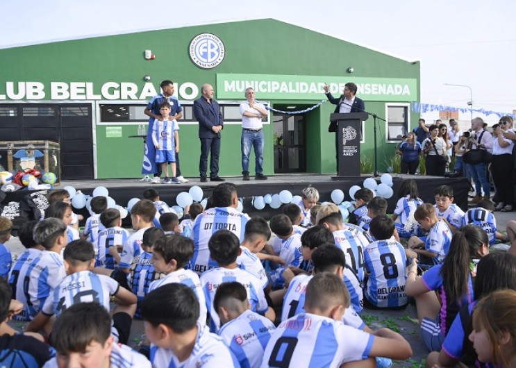 Kicillof inauguró el complejo deportivo Club Belgrano en Ensenada