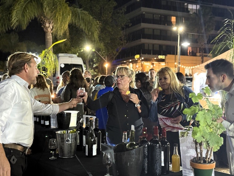 Colón (ER): El Municipio presentó las etiquetas 2025 en una nueva edición del ciclo Pre-Albores del Vino