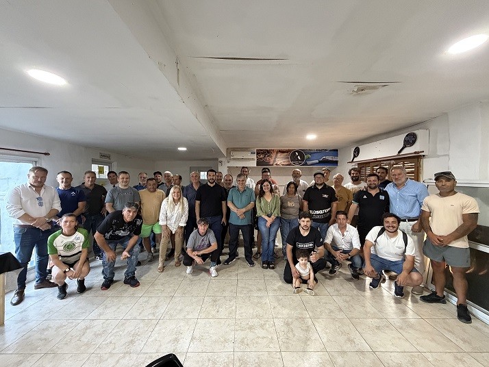 Chivilcoy: Britos entregó cheques a clubes del distrito